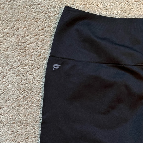 Fabletics black seamless compression leggings, medium - Picture 2 of 4